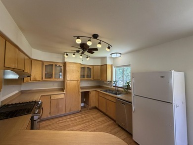 Not only does this home have a stunning view of Mount Shasta - photo 12