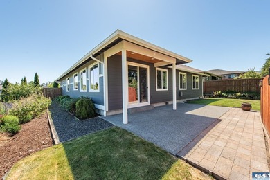 Enjoy easy living in this beautifully appointed 3 bedroom, 2 - photo 29