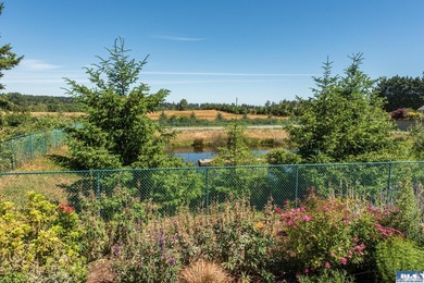 Enjoy easy living in this beautifully appointed 3 bedroom, 2 - photo 36