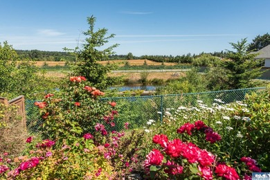 Enjoy easy living in this beautifully appointed 3 bedroom, 2 - photo 37