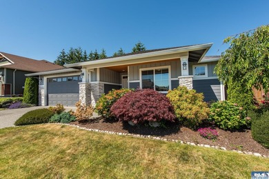 Enjoy easy living in this beautifully appointed 3 bedroom, 2 - photo 38