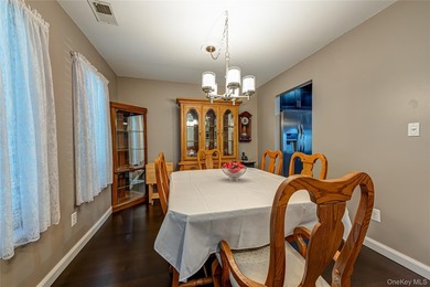 Bring your key & move right into this 3-bedroom, 2.5 bath - photo 6