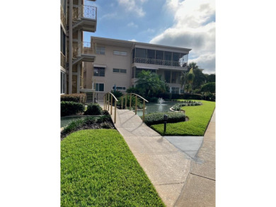 Lake Condo For Sale in Winter Park, Florida