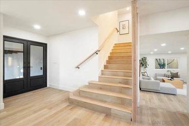 Fully renovated showpiece tucked away on a quiet cul-de-sac in - photo 5