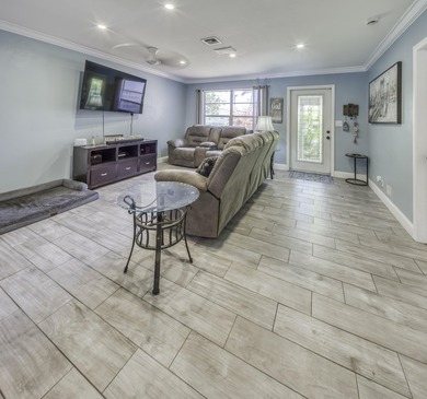Welcome to your dream home! with No HOA ! This expansive 3Br - photo 7