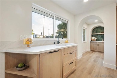 Fully renovated showpiece tucked away on a quiet cul-de-sac in - photo 8