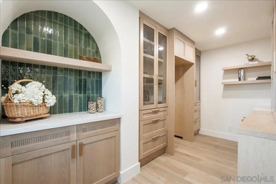 Fully renovated showpiece tucked away on a quiet cul-de-sac in - photo 9