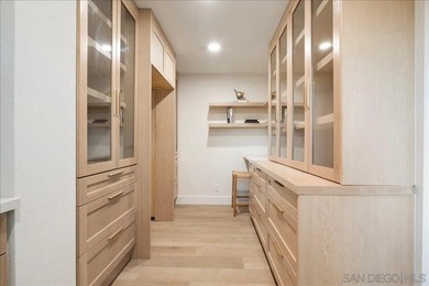 Fully renovated showpiece tucked away on a quiet cul-de-sac in - photo 10