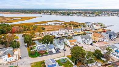 Waterfront views! This home features an oasis like backyard with - photo 5