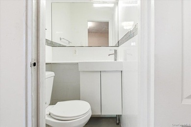 Spacious Living Meets Everyday Convenience at The New Yorker! - photo 10
