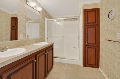 Beautifully maintained 2012 manufactured home offering over 1 - photo 13