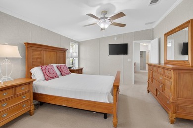 Beautifully maintained 2012 manufactured home offering over 1 - photo 20