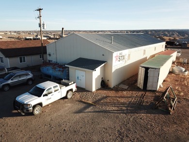 Prime 9-acre fully fenced commercial property! Office building - photo 24