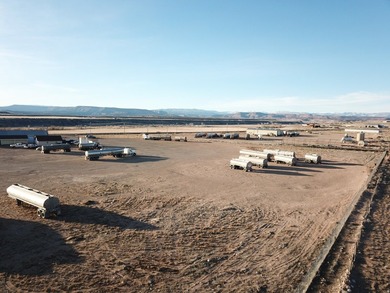 Prime 9-acre fully fenced commercial property! Office building - photo 27