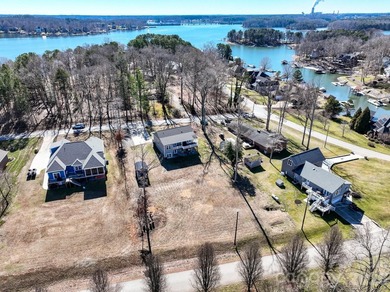 WOW-Lake Norman water views from this fabulous ranch home with a - photo 37