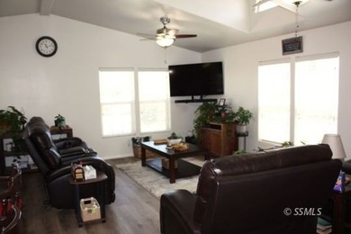 Move-In Ready! Charming 2-bedroom, 2-bath home with beautiful - photo 5