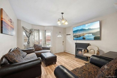 JUST LISTED! SPACIOUS 3 BEDROOM, 2 BATH HOME IN BRONX NY 10452! - photo 2