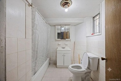 JUST LISTED! SPACIOUS 3 BEDROOM, 2 BATH HOME IN BRONX NY 10452! - photo 8