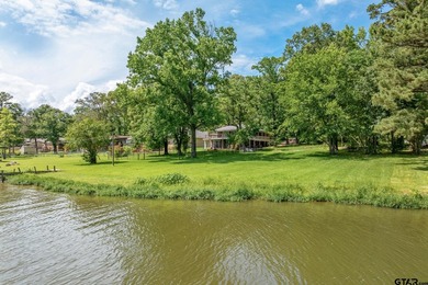 Enjoy lake front living in this charming 2-bedroom 2-bathroom - photo 1