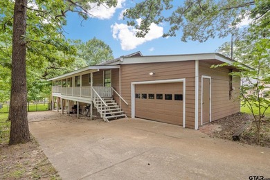 Enjoy lake front living in this charming 2-bedroom 2-bathroom - photo 2