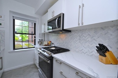 Step into this beautifully renovated 2-bedroom, 2-bath residence - photo 2