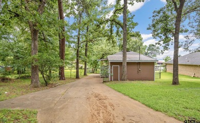 Enjoy lake front living in this charming 2-bedroom 2-bathroom - photo 4