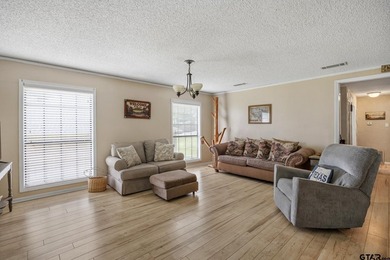 Enjoy lake front living in this charming 2-bedroom 2-bathroom - photo 10