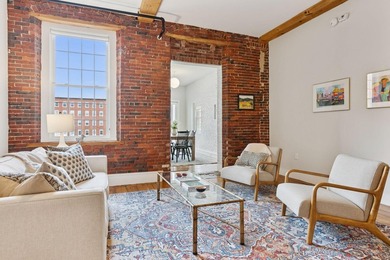 A fantastic two-bedroom, two-bath condo featuring a sun-filled - photo 11