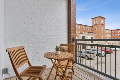 A fantastic two-bedroom, two-bath condo featuring a sun-filled - photo 14