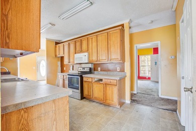 Three-bedroom, two-bath home situated on approximately 0.5 acres - photo 8