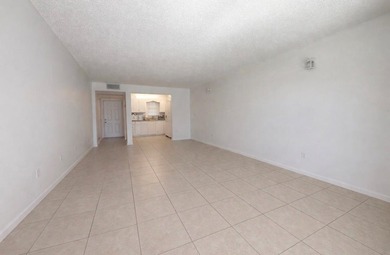 Welcome to beautiful Boca Raton! This move-in ready unit is a - photo 29
