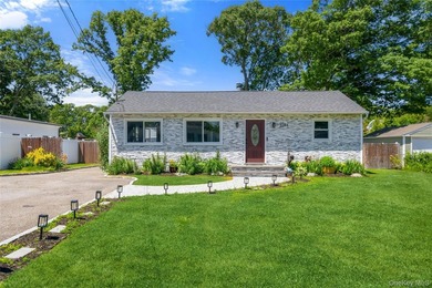 Lovely updated, expanded ranch in West Islip school district - photo 1