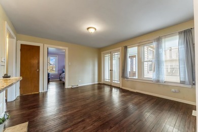 Charming bungalow in a prime Lisle location, directly across - photo 7