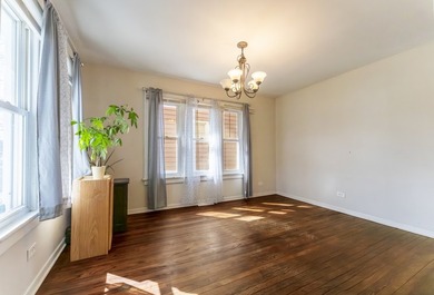 Charming bungalow in a prime Lisle location, directly across - photo 8