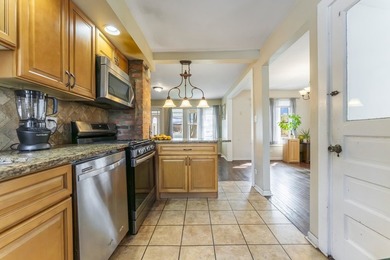 Charming bungalow in a prime Lisle location, directly across - photo 10