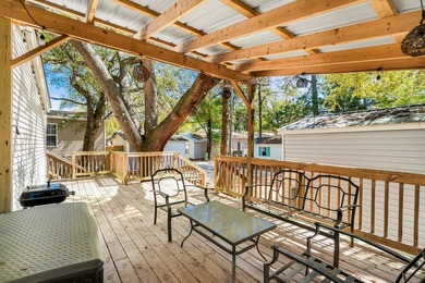 MUST SEE... EXCELLENT LOCATION ON LARGE DOUBLE LOT NEAR THE - photo 10