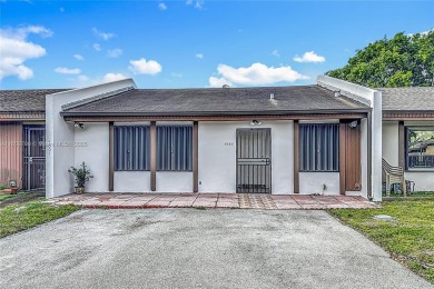 Lake Townhome/Townhouse For Sale in Miami, Florida