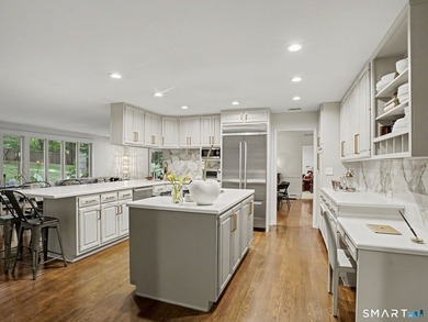 Spacious and beautifully updated ranch offering the perfect - photo 14