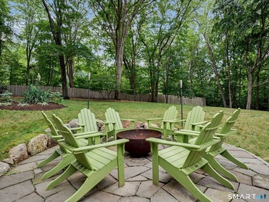 Spacious and beautifully updated ranch offering the perfect - photo 25
