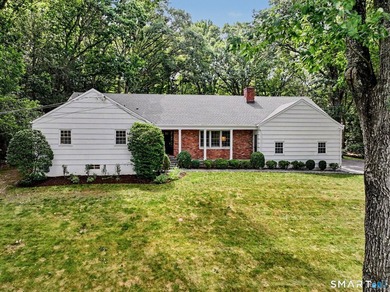 Spacious and beautifully updated ranch offering the perfect - photo 27