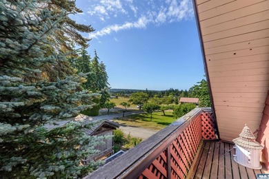 Nestled in the heart of sunny Sequim, this stunning A-frame home - photo 29
