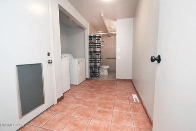 Beautiful single-story home in Sparks!! Large living room - photo 6