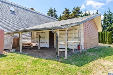 Nestled in the heart of sunny Sequim, this stunning A-frame home - photo 37