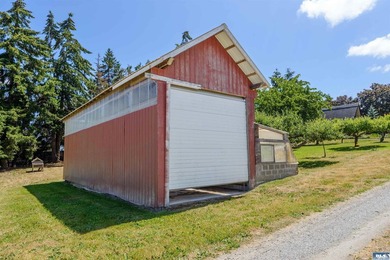 Nestled in the heart of sunny Sequim, this stunning A-frame home - photo 38