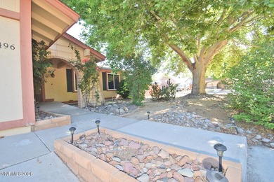 Beautiful single-story home in Sparks!! Large living room - photo 9
