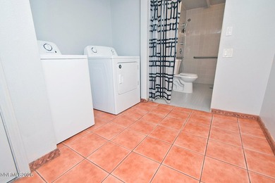 Beautiful single-story home in Sparks!! Large living room - photo 10