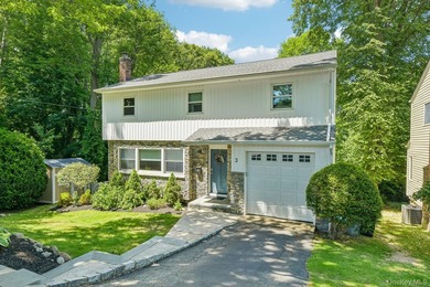Welcome to 3 Walnut Place - Huntington Village living! This - photo 1