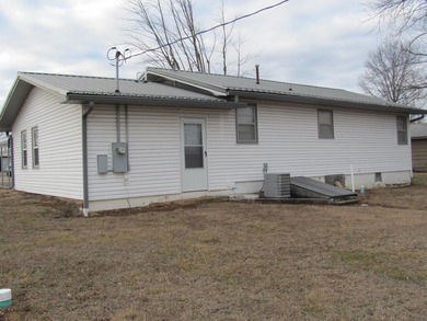 Three bedroom and two bath home on 1.3 acre lot with a 60 X 60 - photo 17