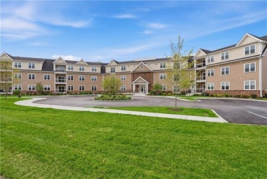 **SPACIOUS 1 BED UNIT, HUGE WALK-IN CLOSET, GREAT SEASONAL WATER - photo 2