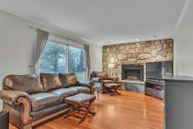 Welcome to this spacious and versatile home featuring 5 bedrooms